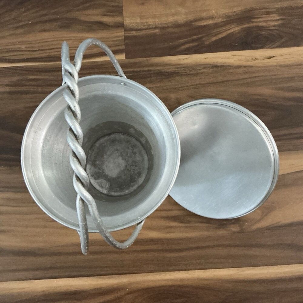 Vintage 1940s Lehman Aluminum Hand Forged Ice Bucket | Lucite Knob | No Insert - Picture 8 of 11